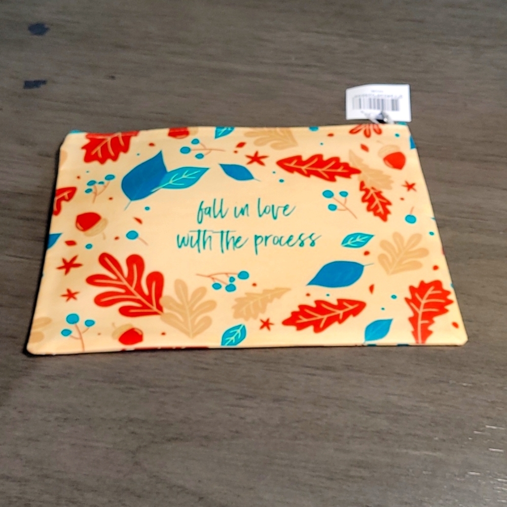 NWT Thrive Causemetics Makeup Bag